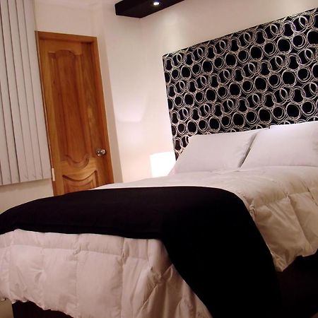 Hostal Media Luna Trujillo Kültér fotó
