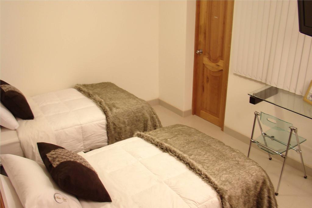 Hostal Media Luna Trujillo Kültér fotó