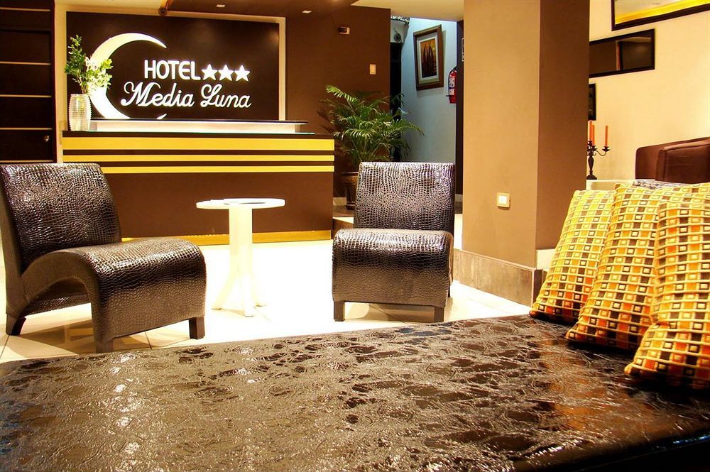 Hostal Media Luna Trujillo Kültér fotó