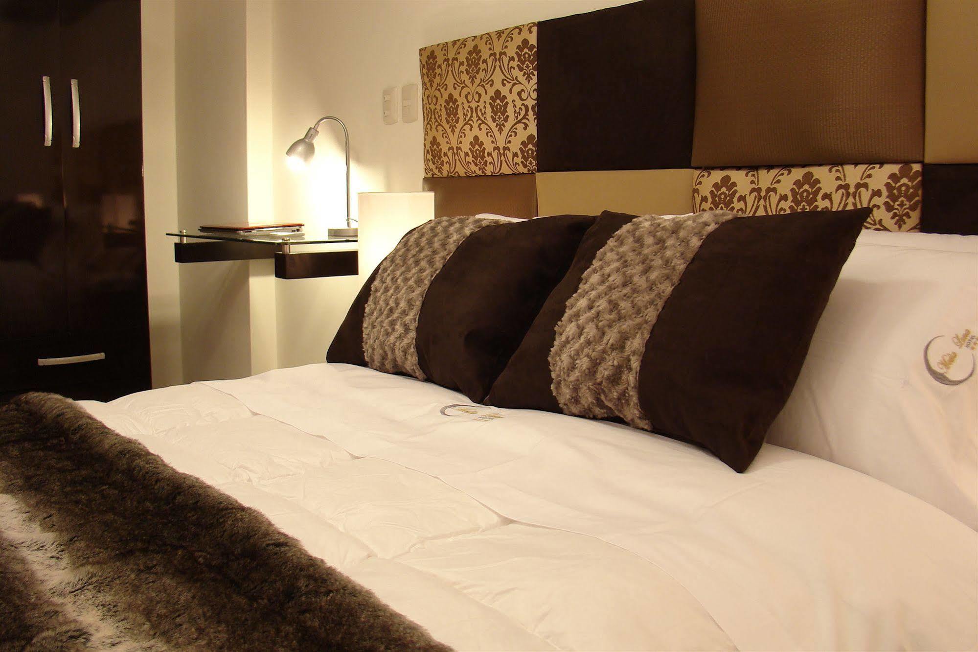 Hostal Media Luna Trujillo Kültér fotó
